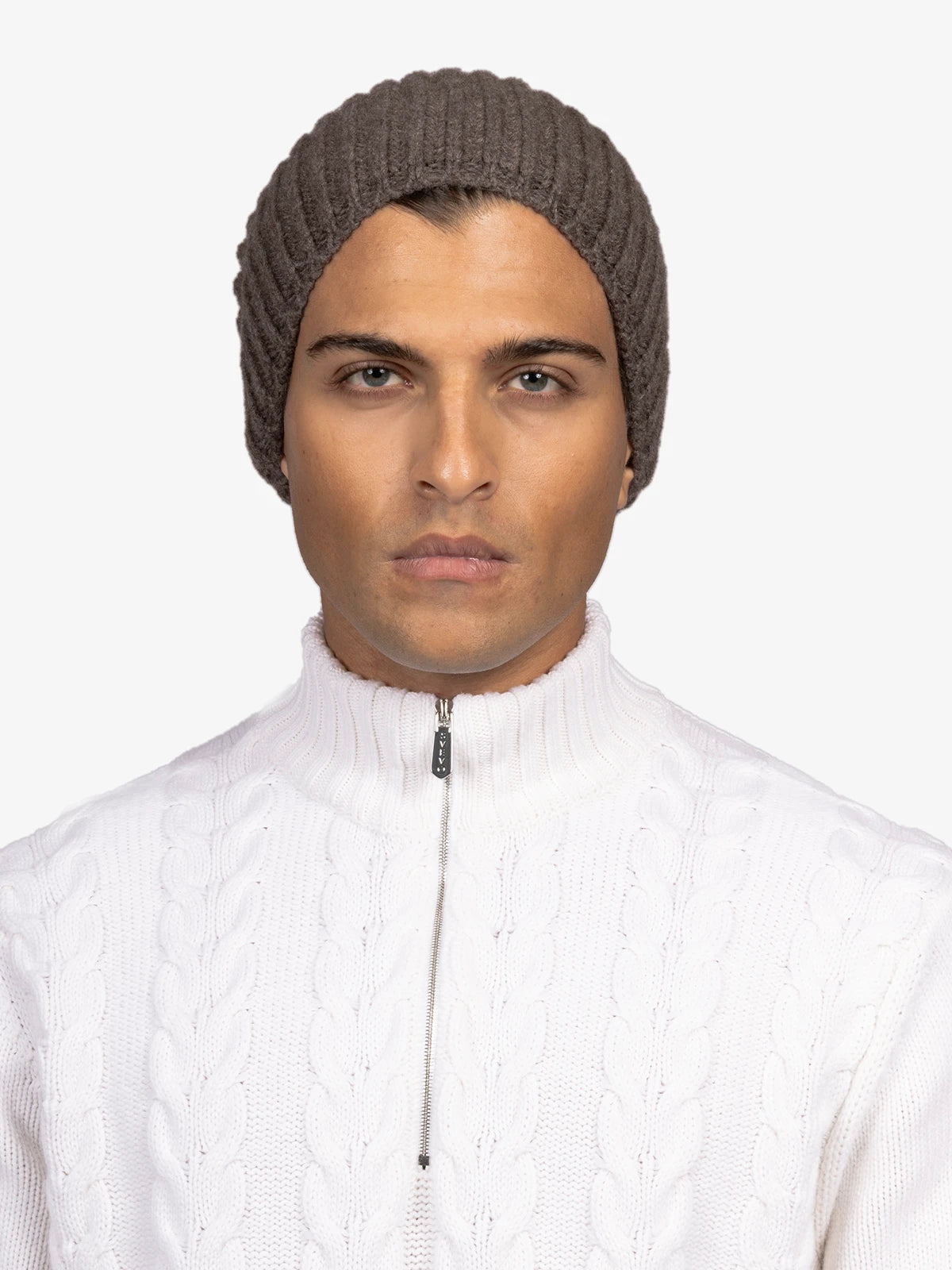 Berretto corto in 100% Cashmere marrone | SVEVO