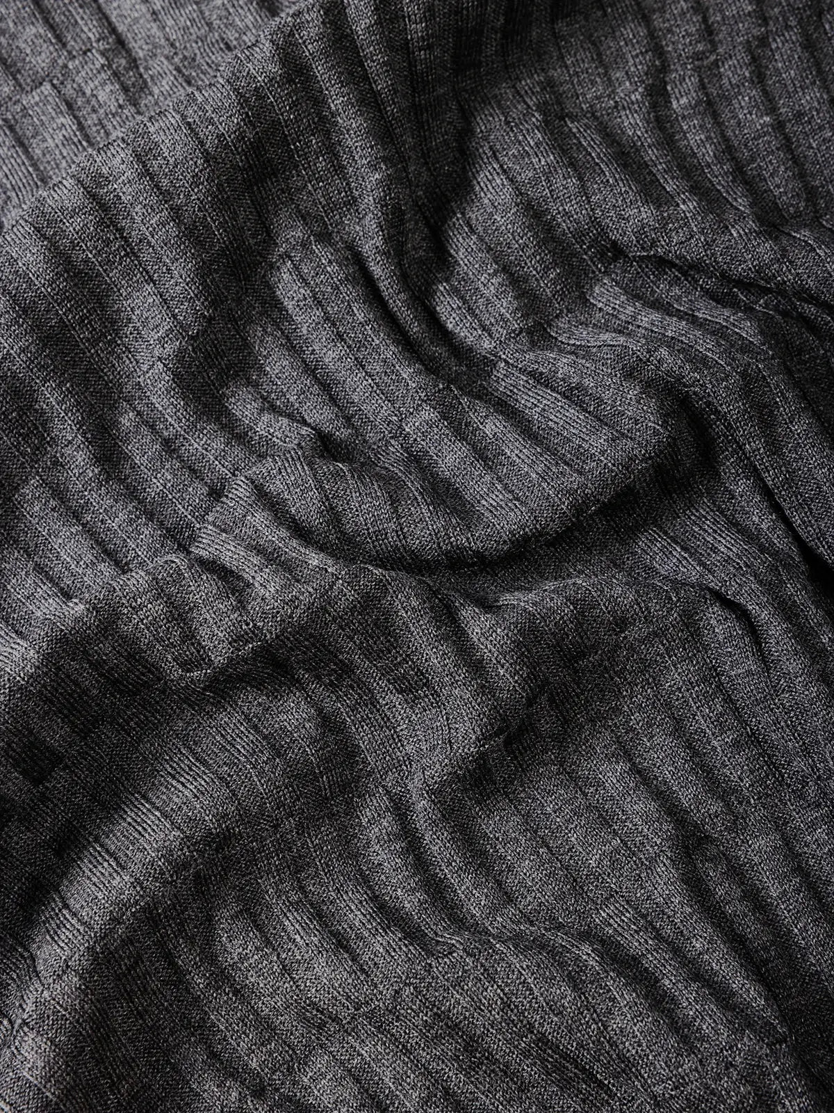 Polo con zip lavorata in 100% Lana grigio antracite | SVEVO