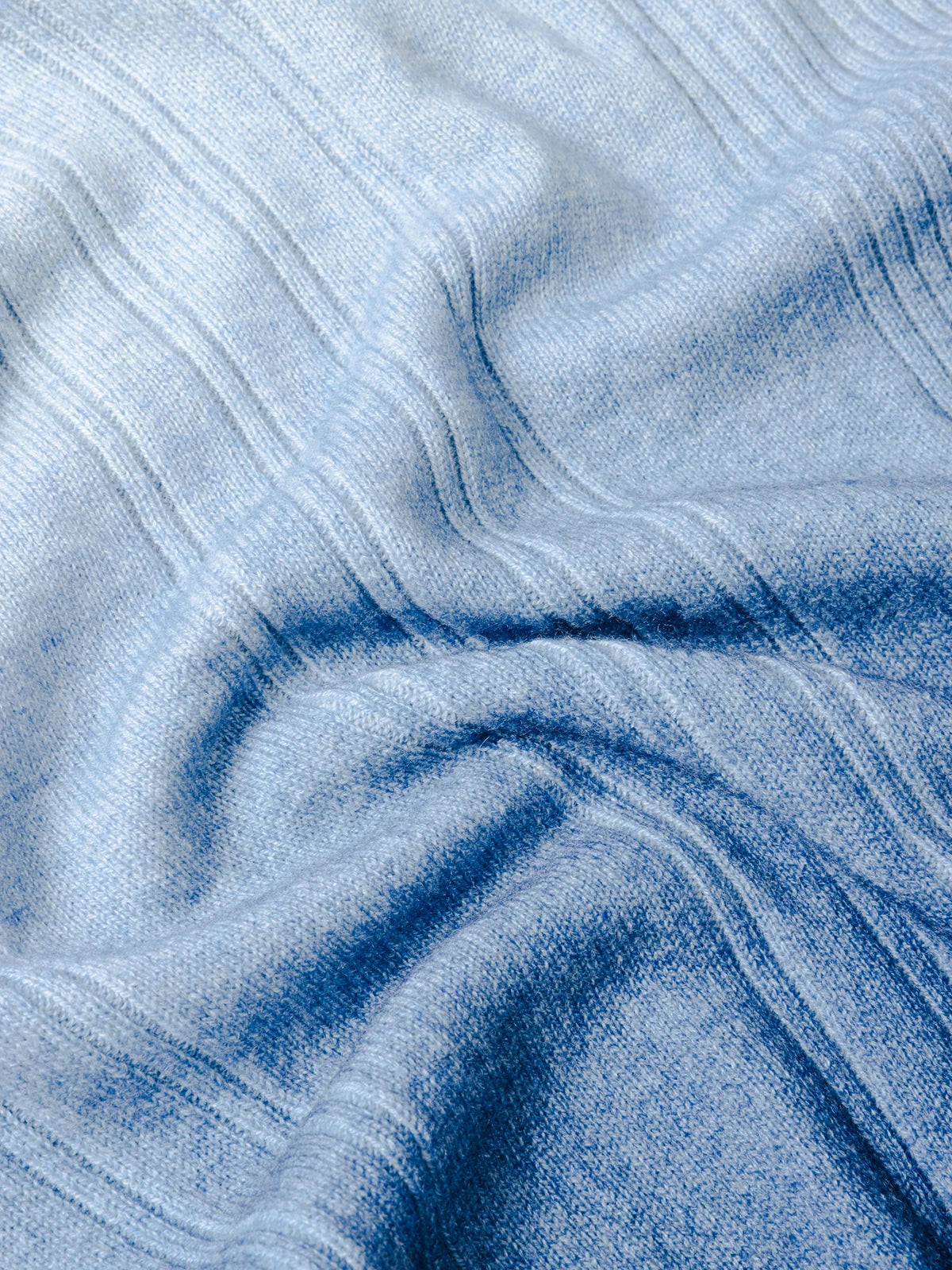 Girocollo a coste in 100% Cashmere celeste e blu | SVEVO
