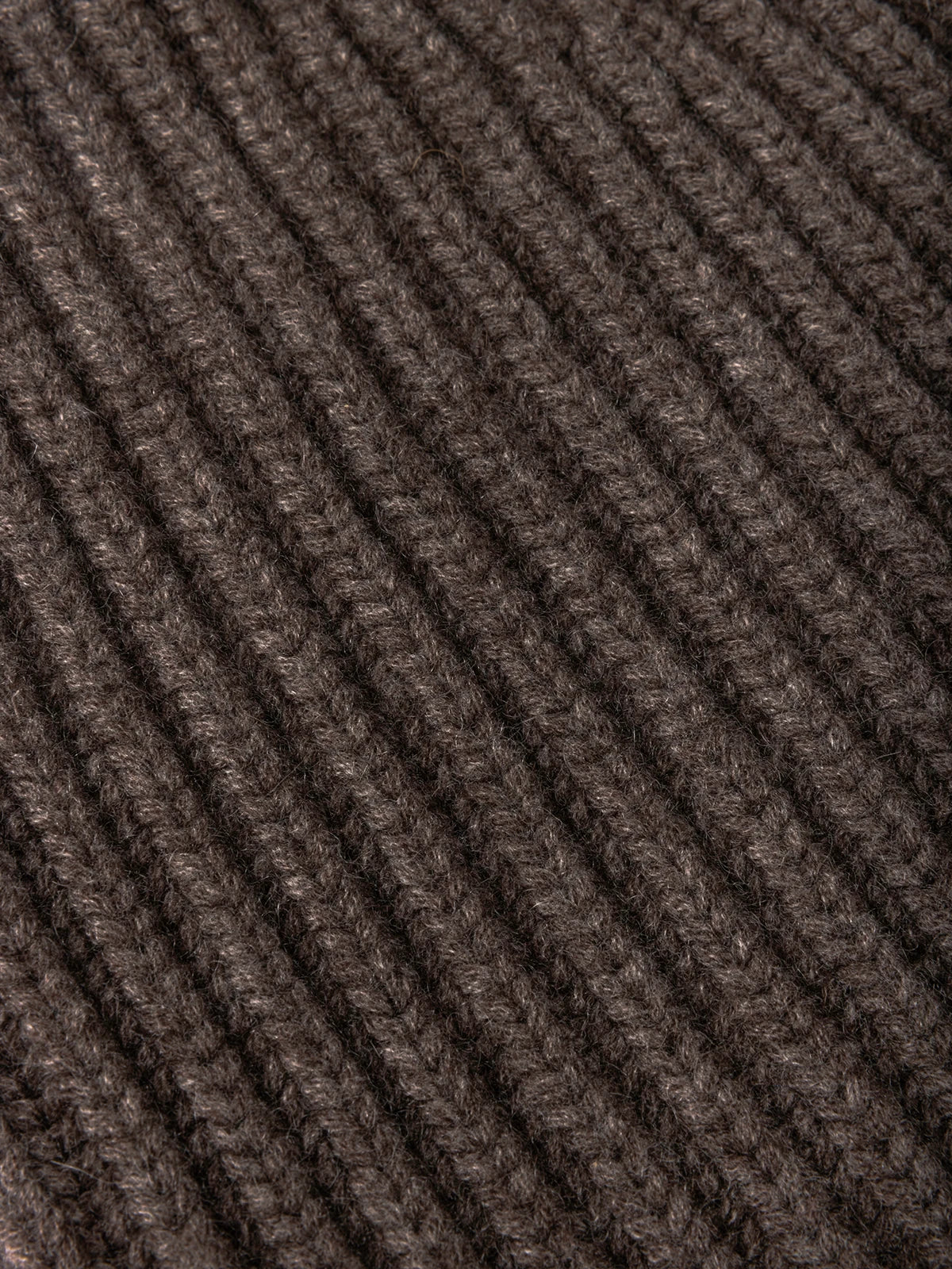 Berretto corto in 100% Cashmere marrone | SVEVO