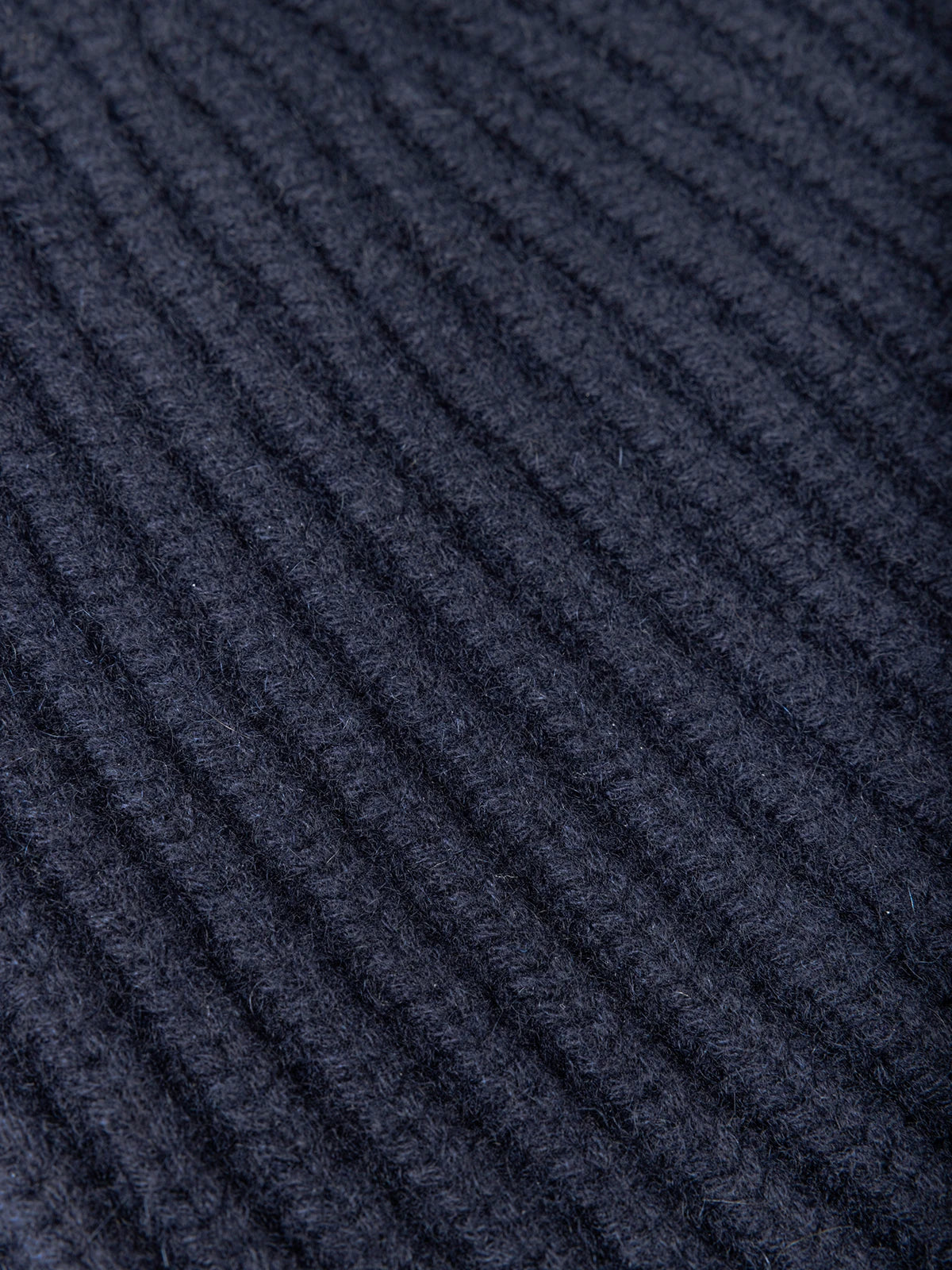 Berretto corto in 100% Cashmere blu | SVEVO